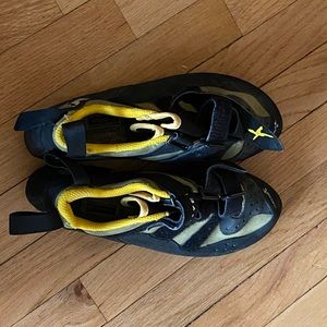 Climbing shoes